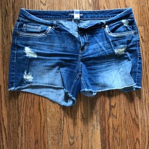 Maurice’s distressed denim shorts size 18